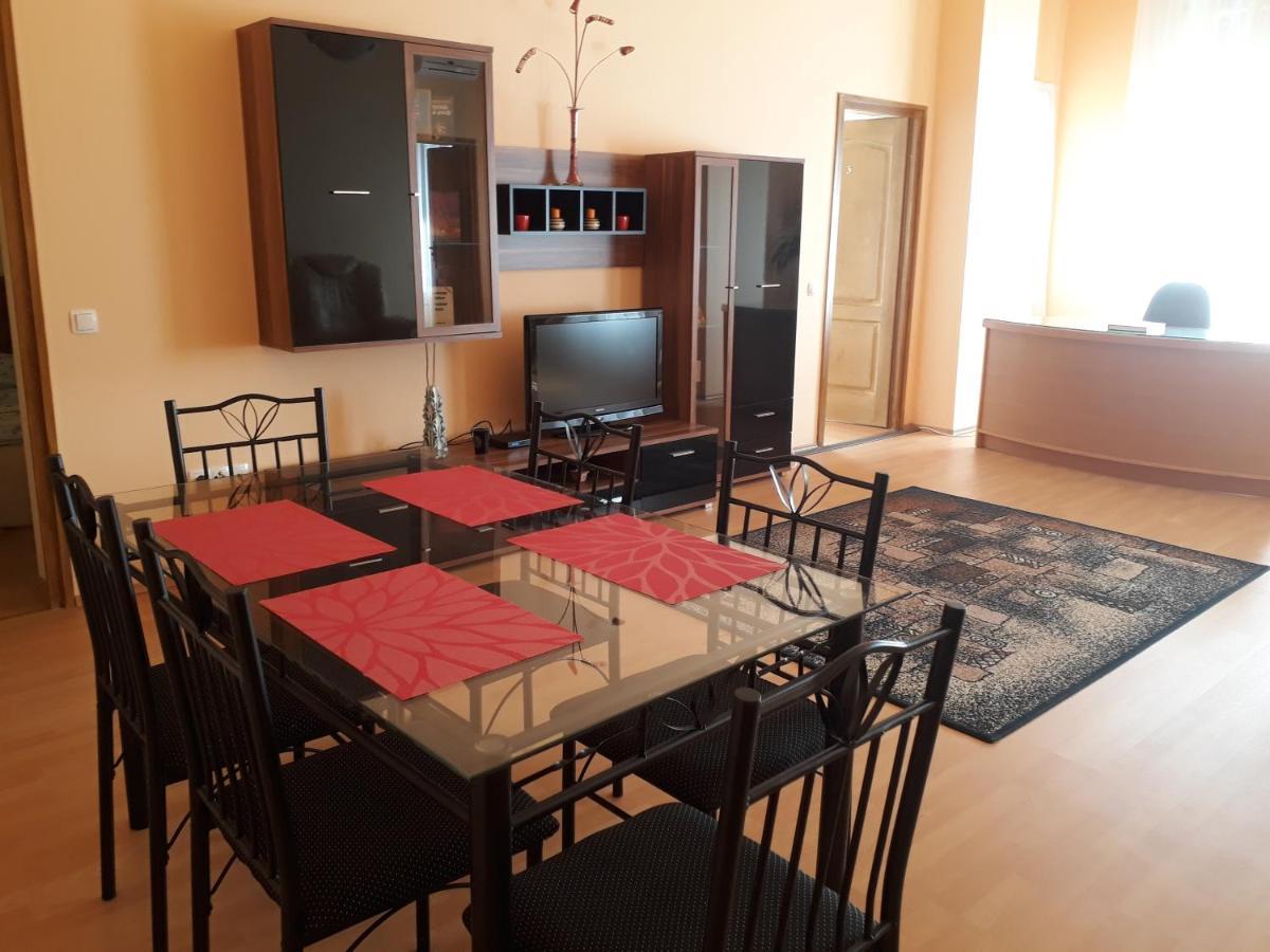 Piac Utcai Apartman Debrecen Exterior foto