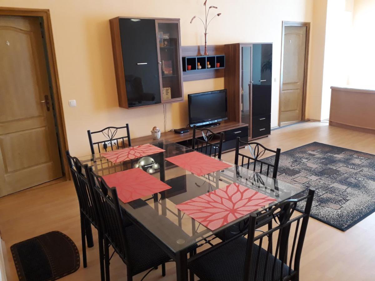 Piac Utcai Apartman Debrecen Exterior foto