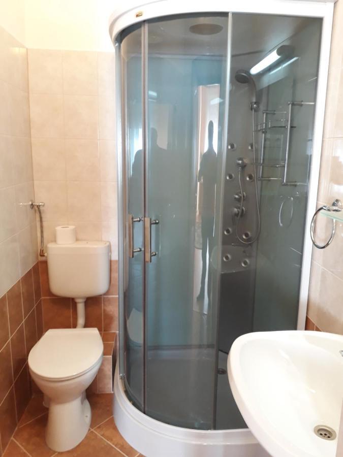Piac Utcai Apartman Debrecen Exterior foto
